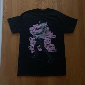 MACHINE GUN KELLY Mainstream Sellout Official Merch T-Shirt 🖤🎸
Size Medium
